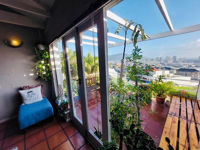 2 Bedroom Property for Sale in Vredehoek Western Cape